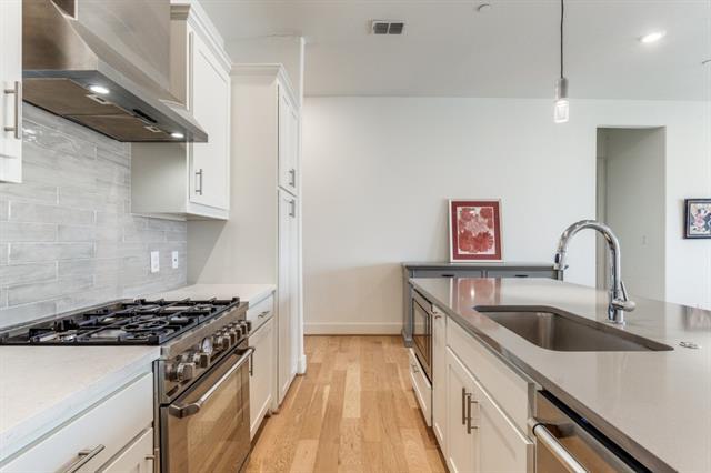 Building Photo - 15875 Spectrum Dr