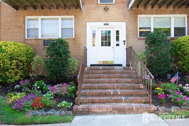 Primary Photo - 9 Koster Blvd