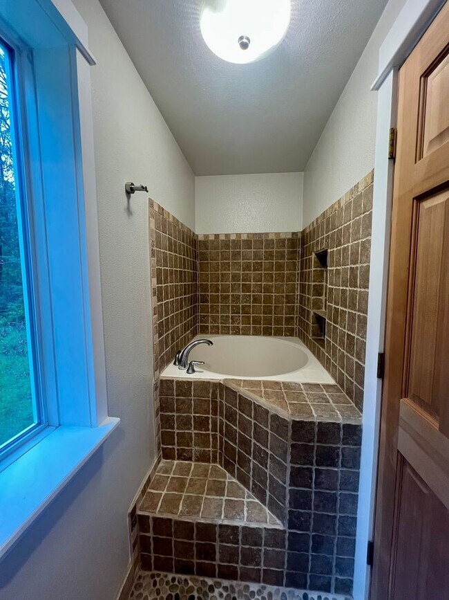 Building Photo - PENDING APPLICATION; Private Westside 3 BD+Den