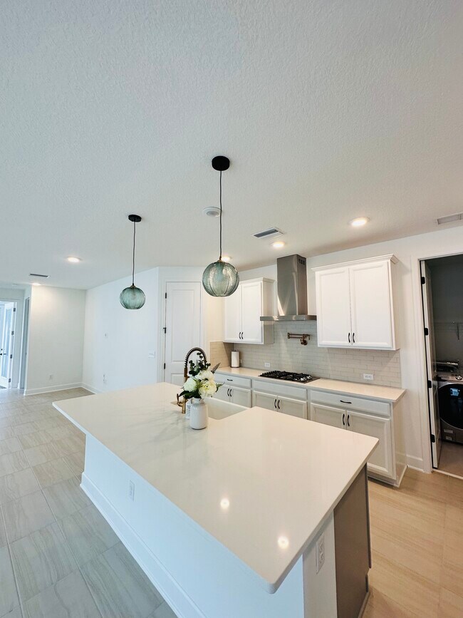 Building Photo - 207 Chalet Ct