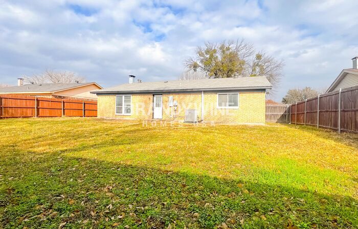 Building Photo - 553 Edwards Dr