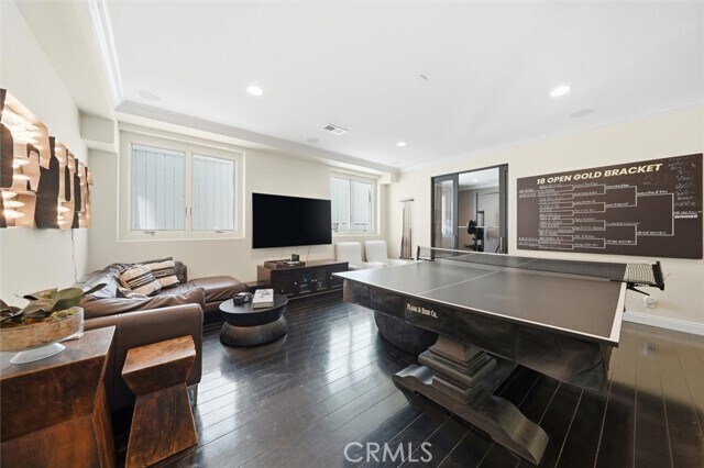 Building Photo - 633 12th St