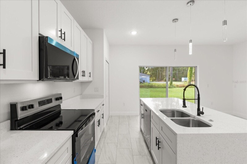 Building Photo - 540 E Elgrove Dr