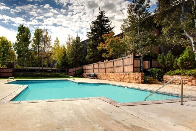 Building Photo - 2 Bedroom/ 2 Bathroom | FURNISHED | TV and Internet Included | Dog Considered