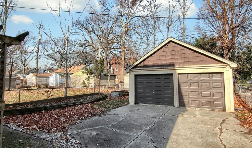 Building Photo - 372 W Bennett Ave