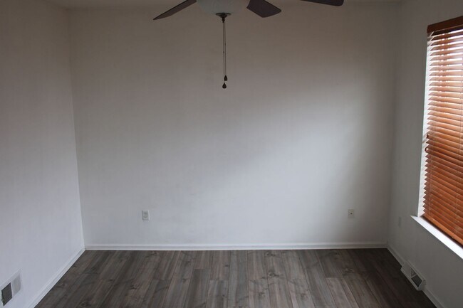 Building Photo - 1236 Ledge Dr