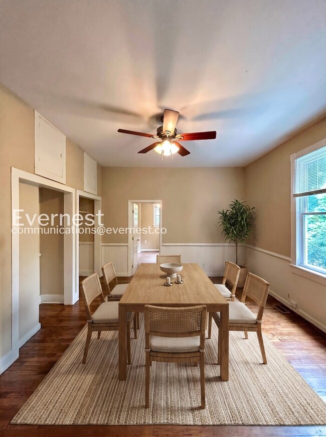 Building Photo - 3 Bed, 1 Bath Home with Driveway and Hardwood Floors | Housing Vouchers Accepted |  Available Now!