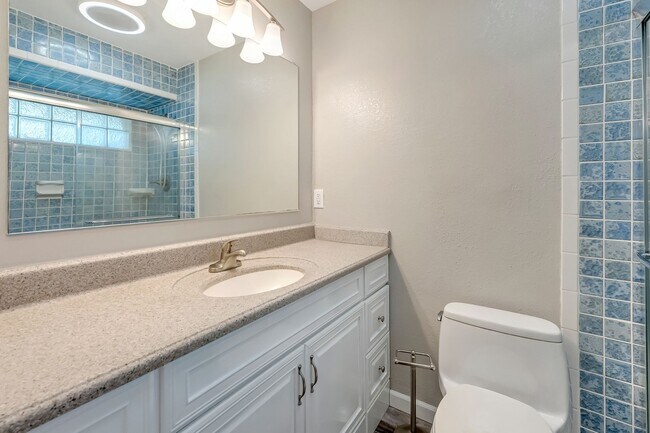 Building Photo - Charming 2-Bedroom, 2-Bath Home in the Hea...