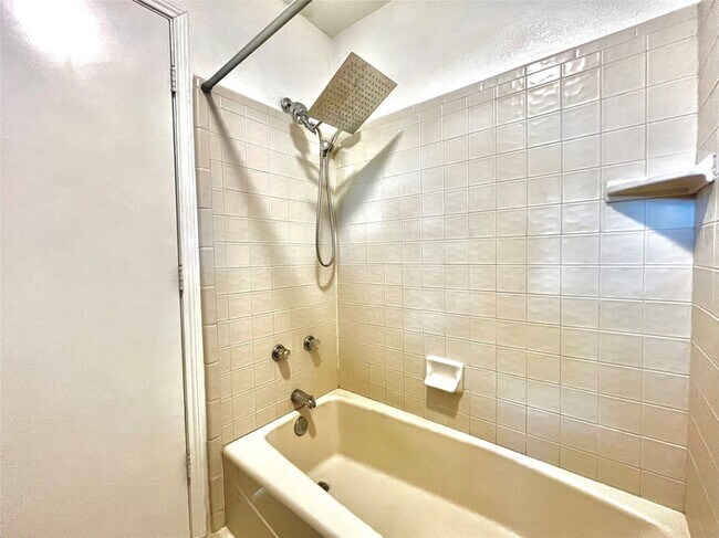 Building Photo - 1328 Kings Row
