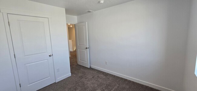 Building Photo - 1208 Summit Ridge Pkwy