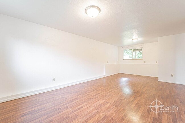 Building Photo - 106 W Beacon Hill Dr