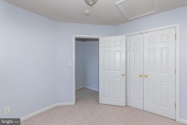 Building Photo - 128 Pony Cir