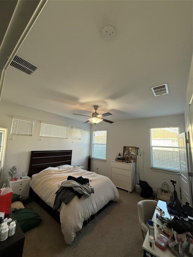 Building Photo - 2214 Capulet St