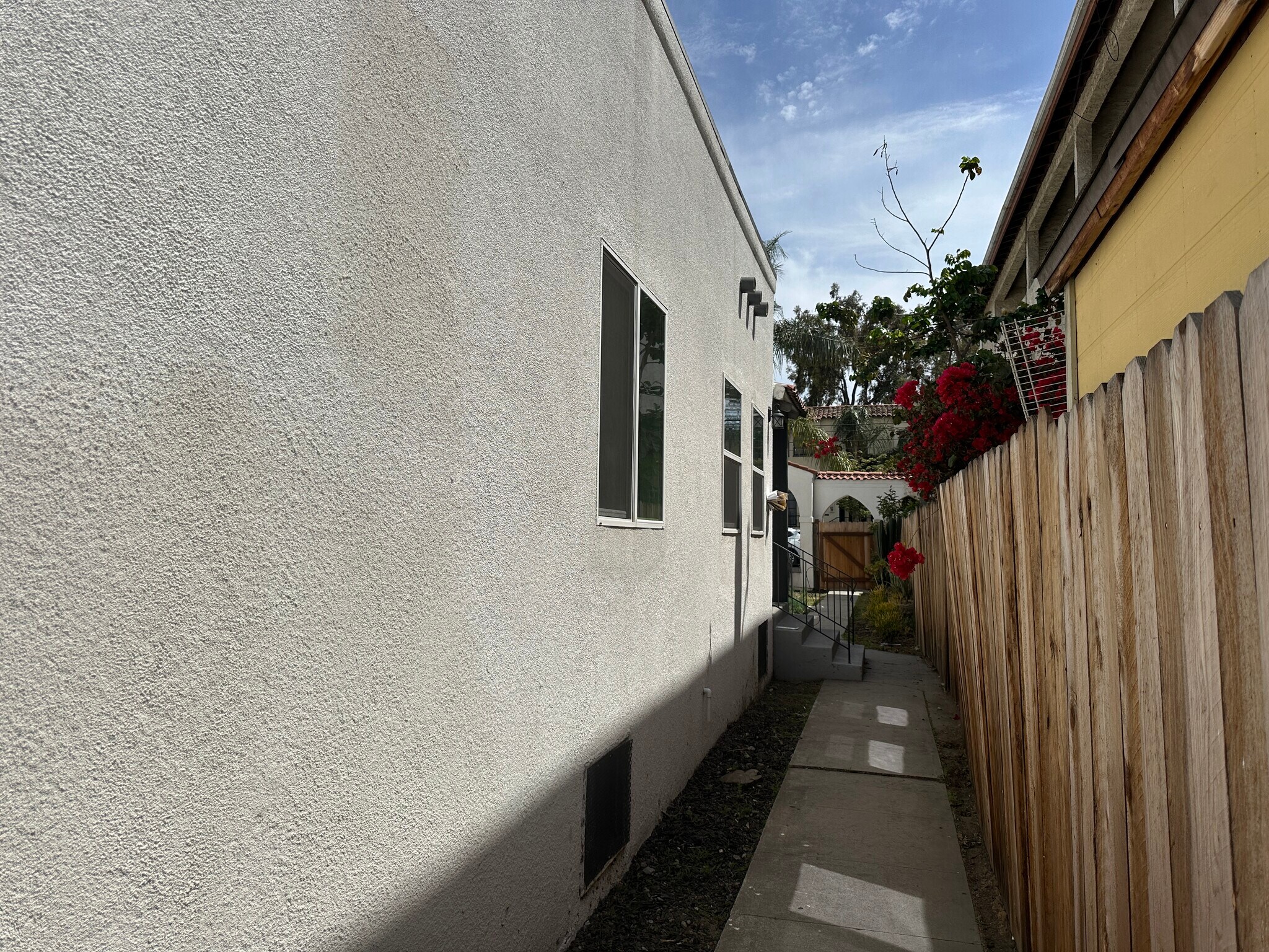 Building Photo - 455 W Cowles St