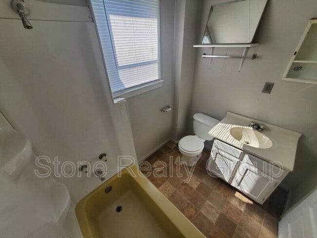 Building Photo - 2044 N 11th St