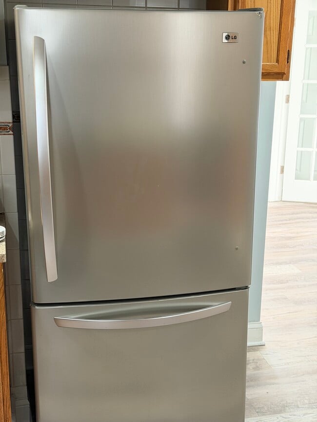 Building Photo - 218 S 14th Ave