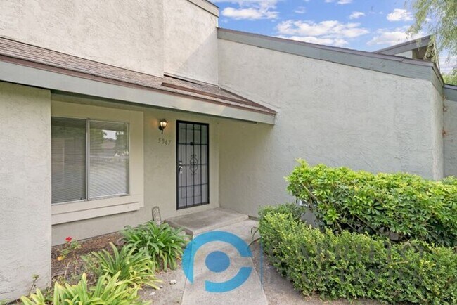 Building Photo - 5067 La Cuenta Dr