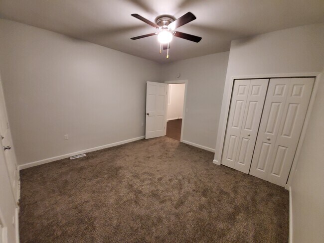 Building Photo - 525 Lilly Ave