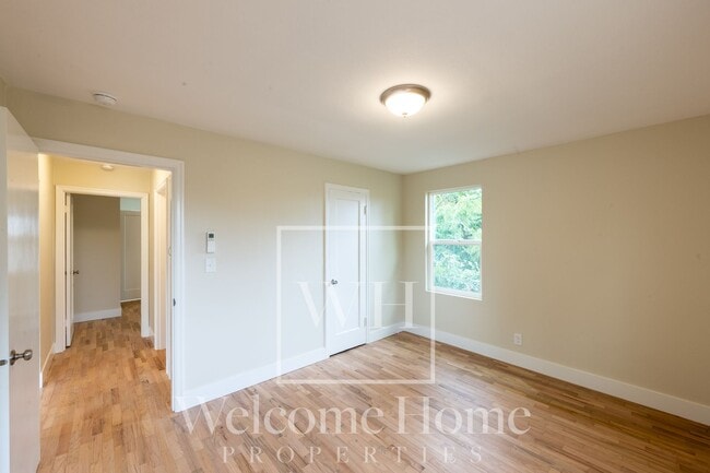 Building Photo - 1233 Boyer Ave