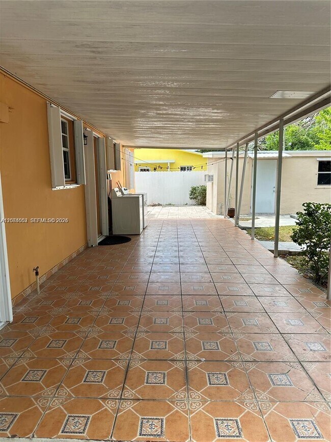 Building Photo - 10500 NW 28th Ct