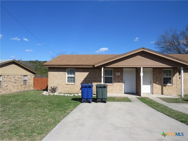 Building Photo - 910 Dryden Ave