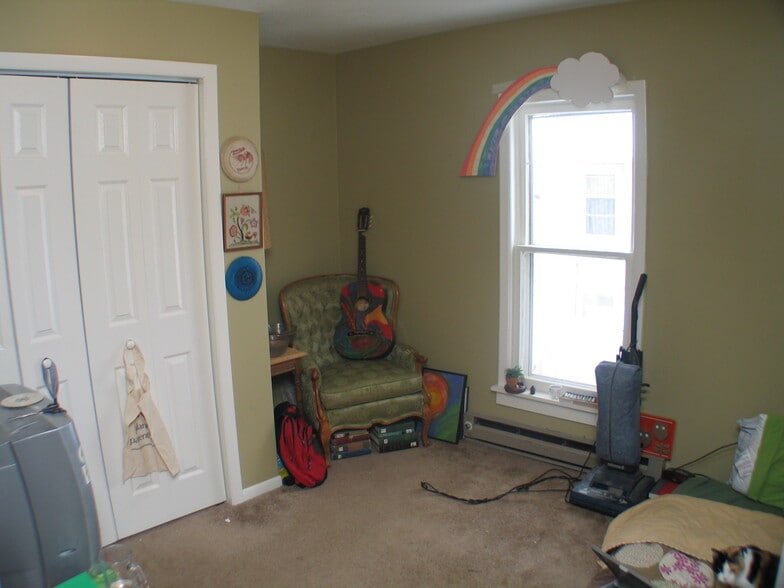 Building Photo - 737 Village St