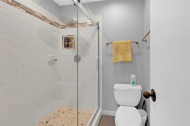 Building Photo - 11528 Riverview Dr