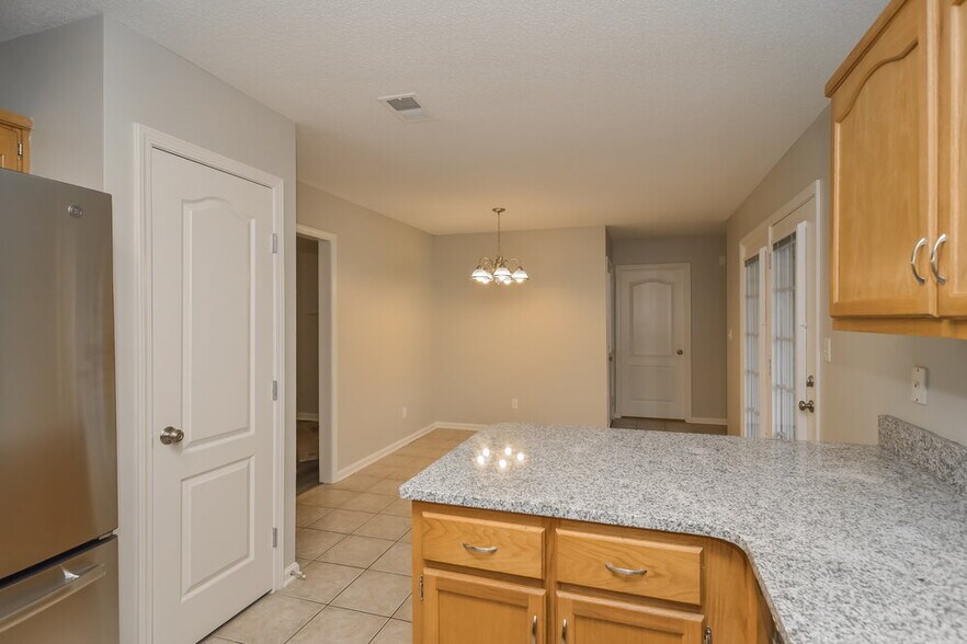 Building Photo - 5808 Shiloah Cove S