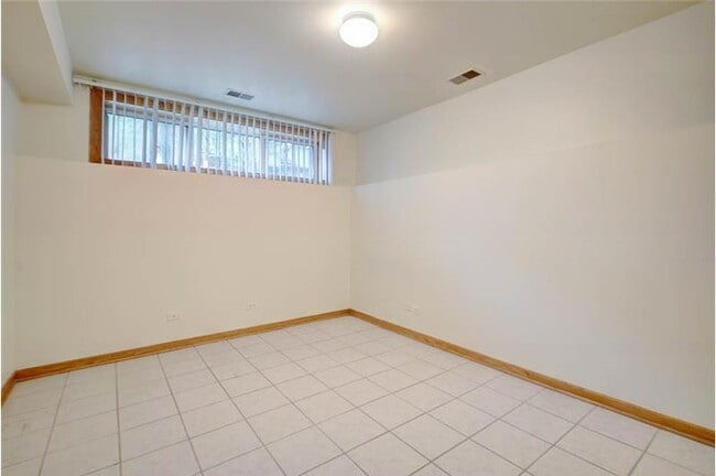 Building Photo - 1446 N Leavitt St