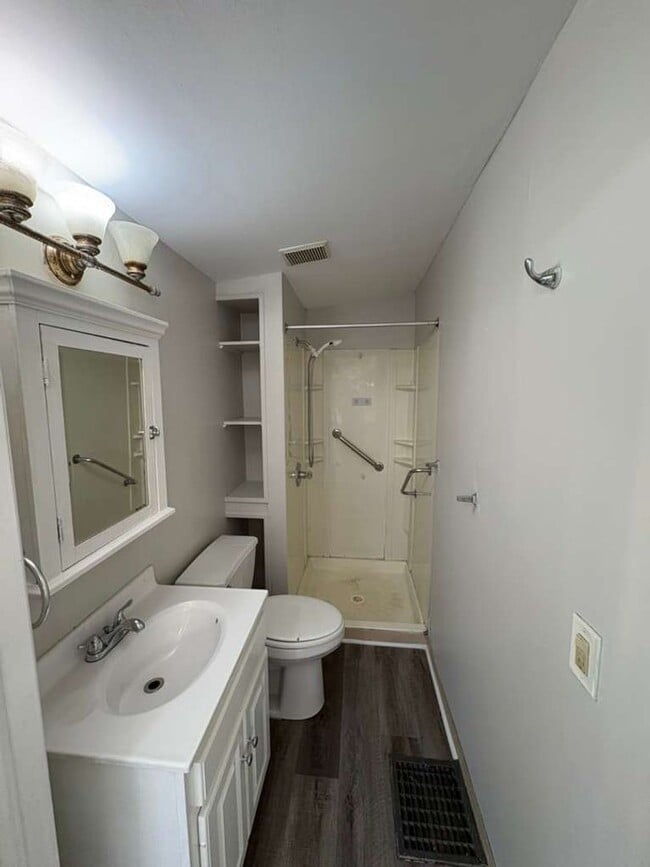 Building Photo - Spacious Single Family Home in Willowick