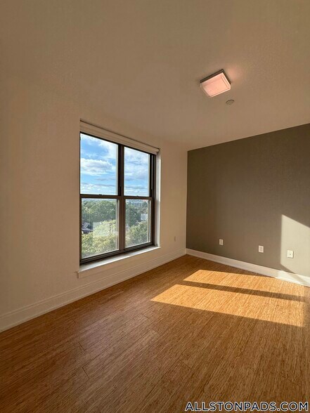 Building Photo - 40 Malvern St