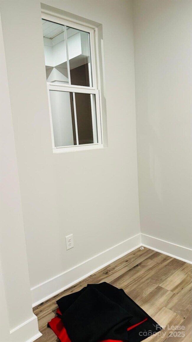 Building Photo - 9508 Munsing Dr