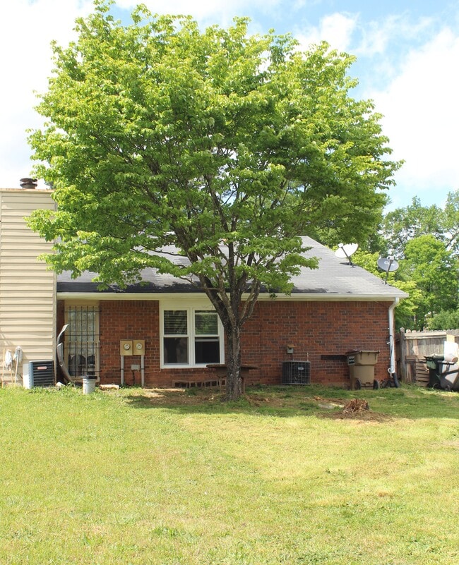 Building Photo - 5540 Everglades Trail