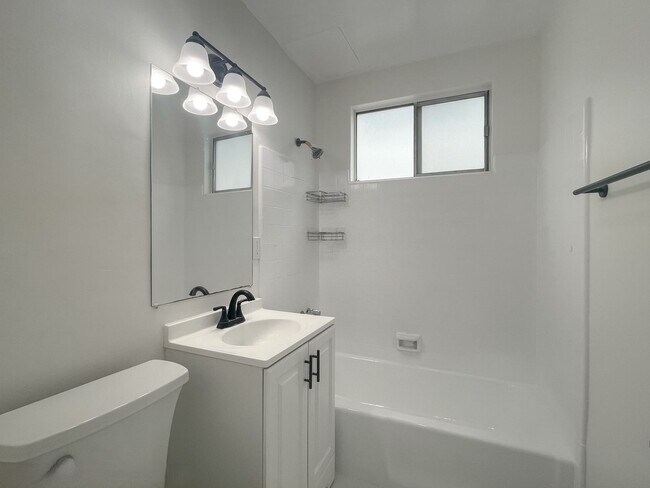 Building Photo - Upgraded 1 Bedroom In Torrance with Parkin...