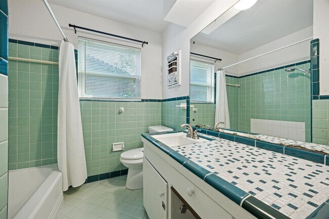 Building Photo - 3BR 2BA Home in East Austin – Near Univers...