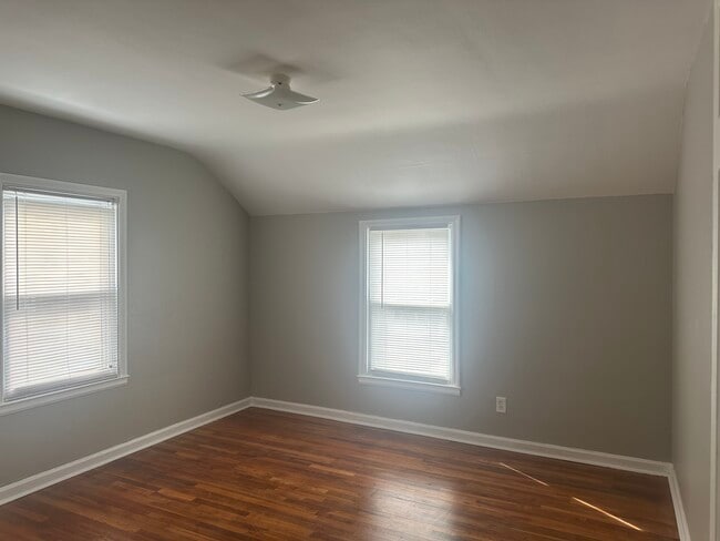 Building Photo - Three bedroom house with garage