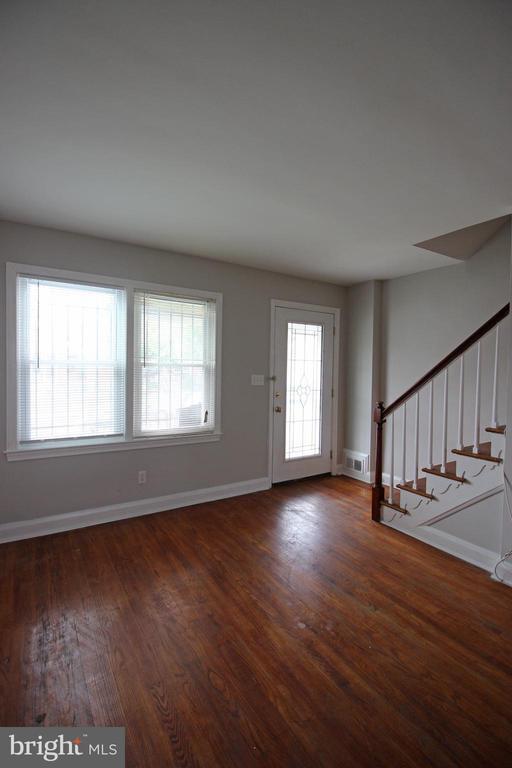 Building Photo - 529 Parksley Ave