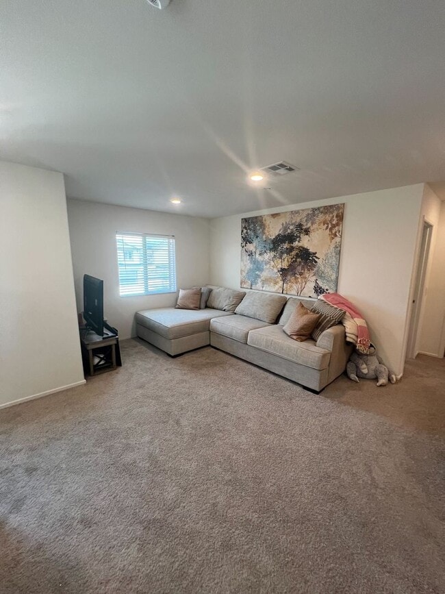 Building Photo - Comfortable Living in a Quiet Neighborhood...