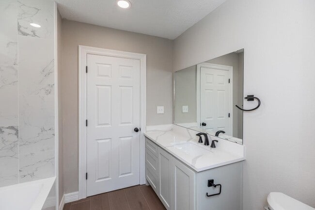 Building Photo - 185 El Pinto