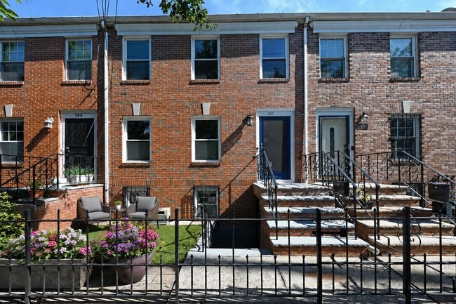 Building Photo - 342 1st St