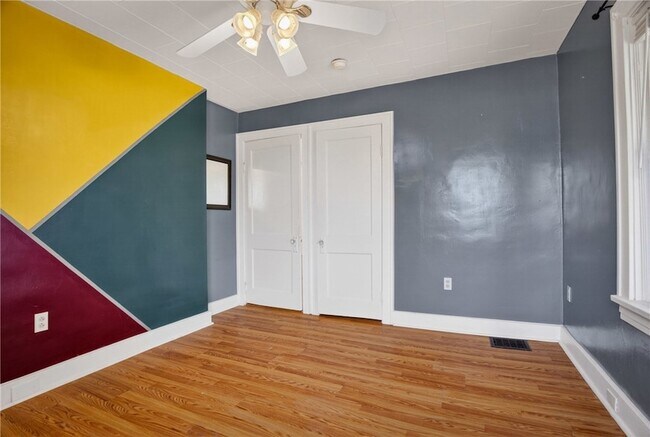 Building Photo - 1227 Denisonview St