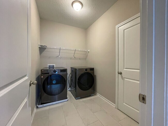 Building Photo - Silverleaf 4/3 w water view!!
