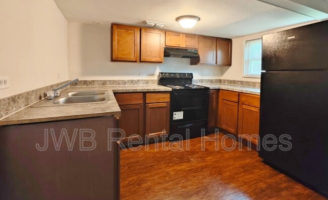 Building Photo - 573 E 55th St