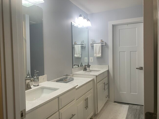 2nd (top floor) primary suite has its own bathroom and walk in closet - 3606 Journal St
