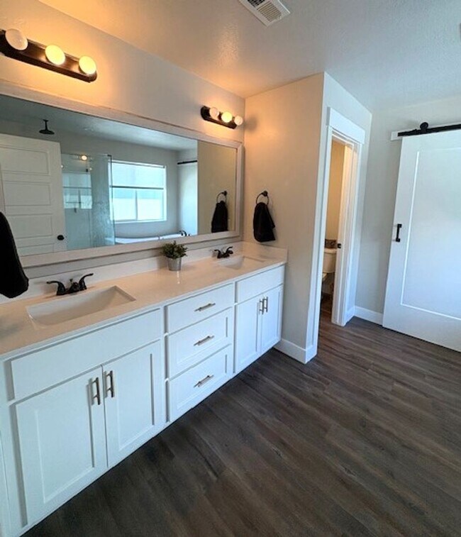 Building Photo - 4 Bedroom / 3 Bath Home in Eagle Mountain!