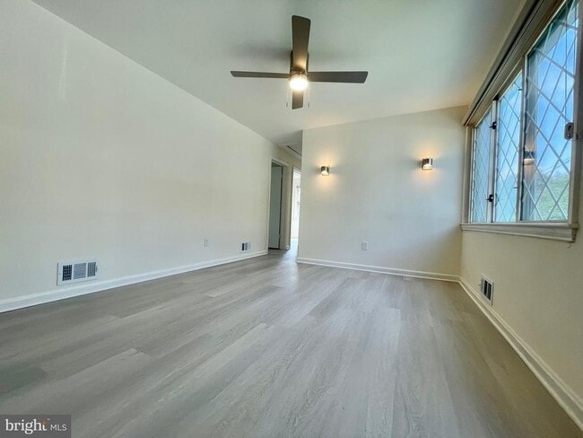Building Photo - 9725 51st Ave