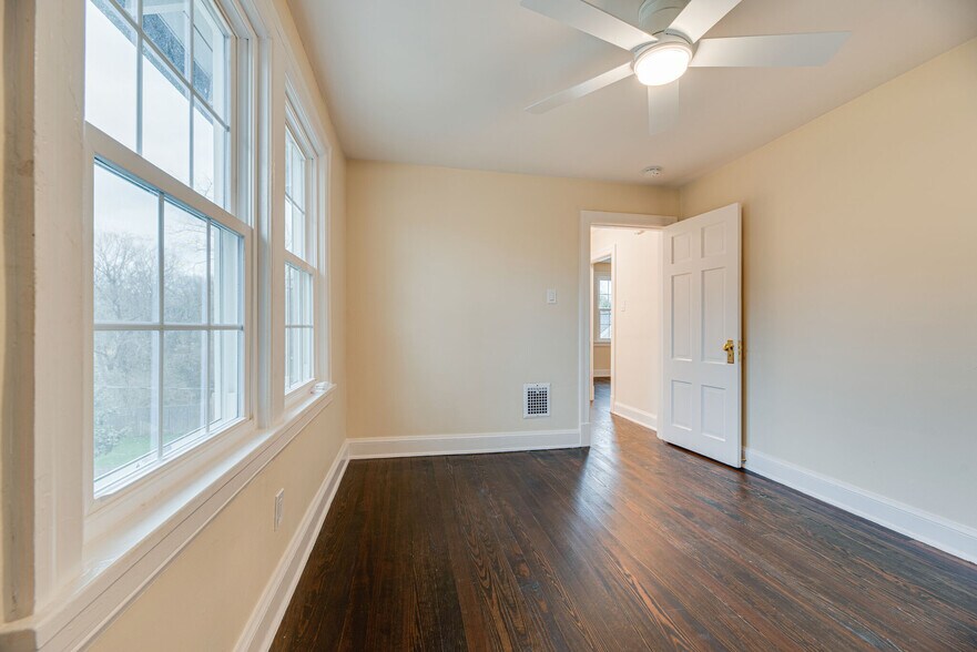 Bedroom - 1109 Graybar Ln