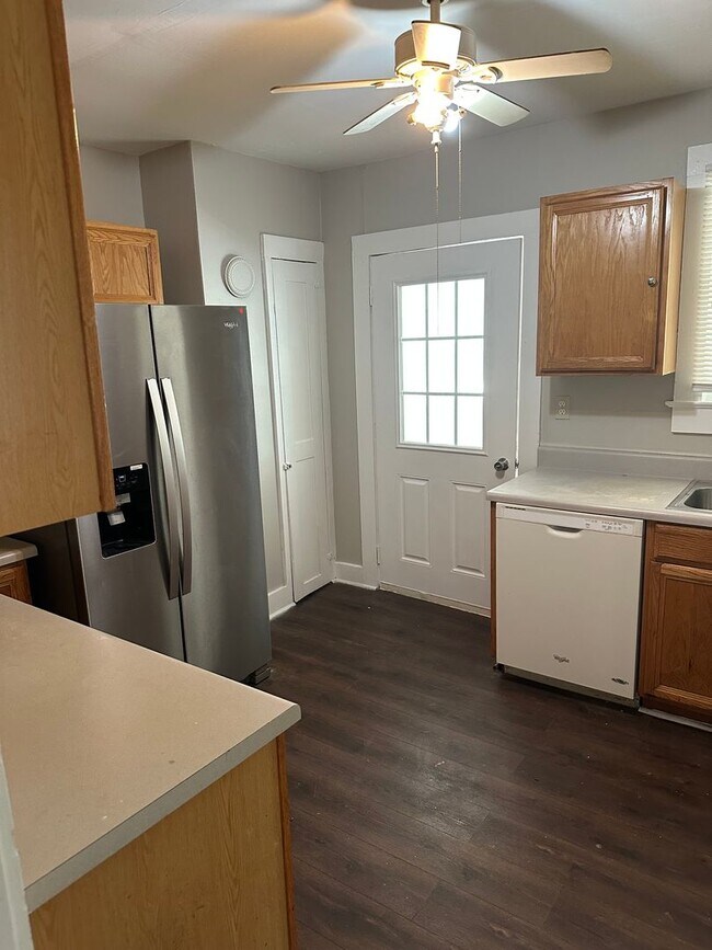 Building Photo - 2 Bedroom 1 Bath Home In Greenville !Home ...