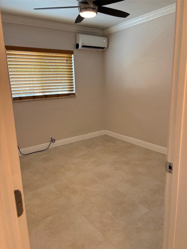 Building Photo - 1021 NE 24th Ave