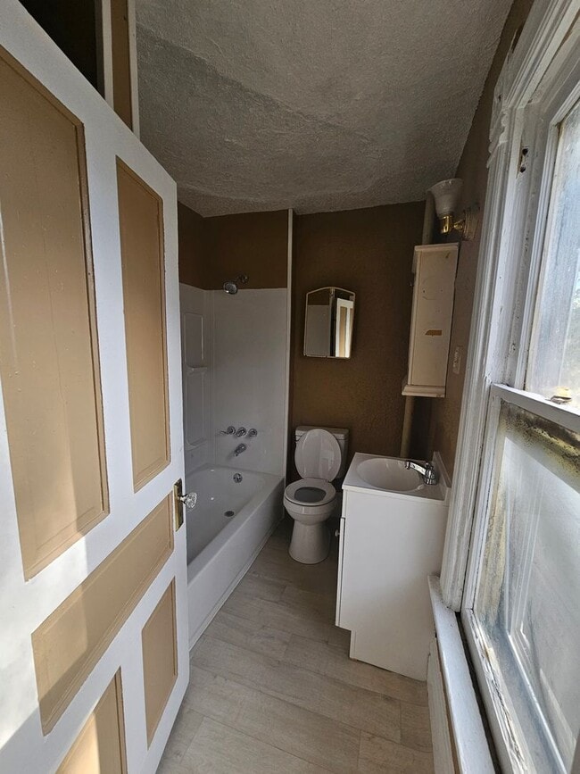 Building Photo - 4 Bedroom Home for Rent